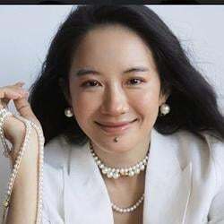 客服小何 (Customer Service Xiao He) (Ů�ƌ�Ű�Ľ�)